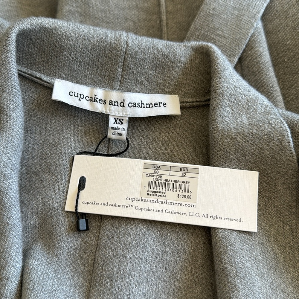 cupcakes & cashmere • Carmen Vest • Light Heather Grey - Picture 6 of 6